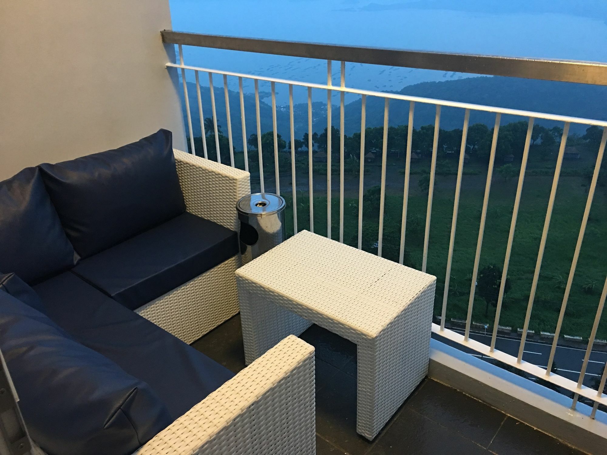 Cozy Staycation Tagaytay At Wind Residences タガイタイ エクステリア 写真